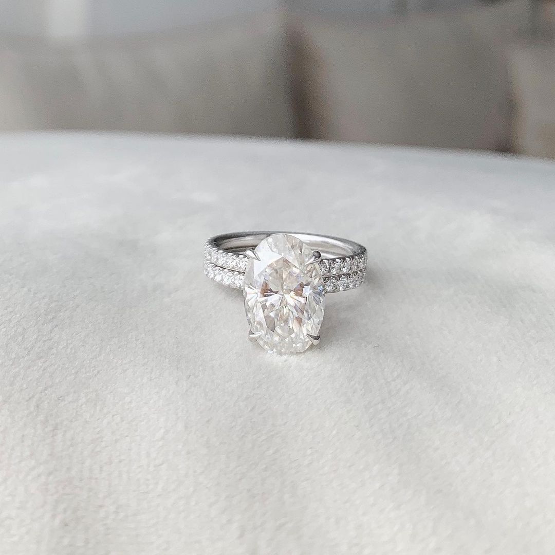 2 CT Oval Cut Lab Grown Diamond Engagement Ring Bridal Set with a dazzling pave setting. The perfect Anniversary Day gift set for her.