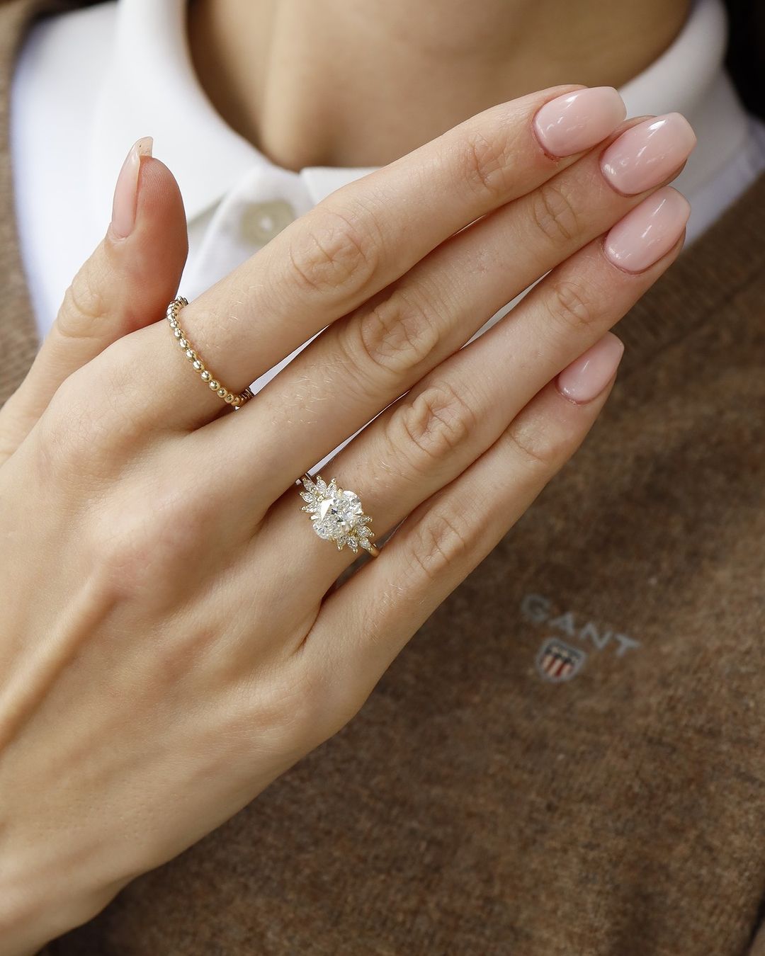 2.00 CT Oval Cut Lab Grown Diamond Engagement Ring in 14K/18K Gold. perfect for a timeless wedding.