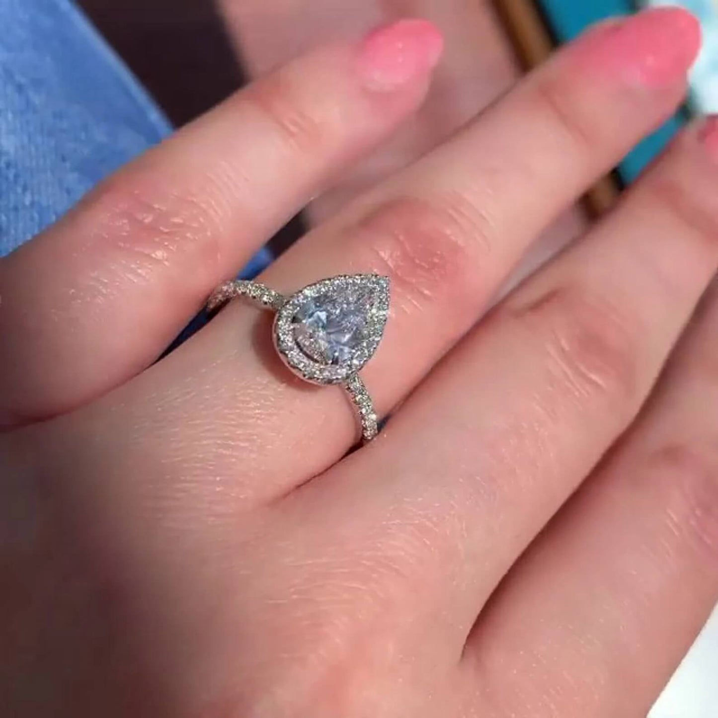 Lab Diamond Engagement Ring for Anniversary Celebrations